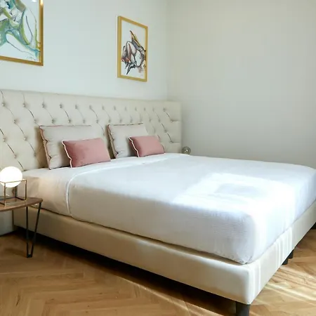 Bed & Breakfast Casa Vittoria - Santa Lucia 4*